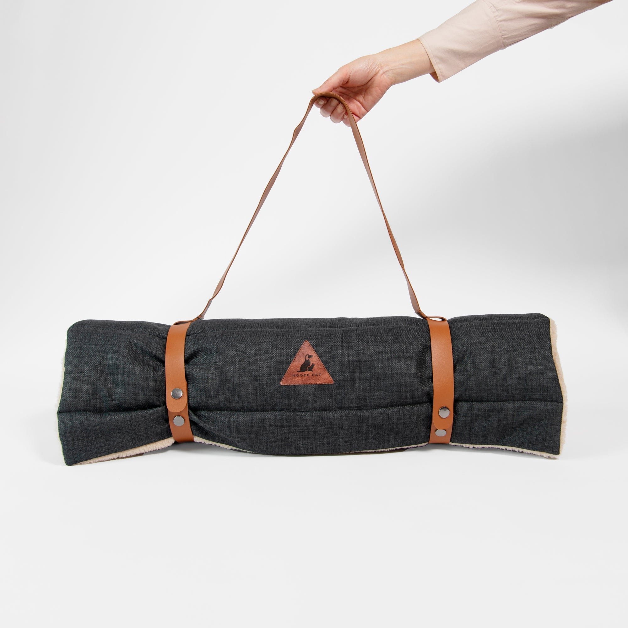 Nooee Pet Mat Jackson – Dual-Sided Travel Pet Mat with Water-Resistant Linen & Plush Sherpa, Roll-Up Design with Removable Vegan Leather Handle, Machine Washable, 24” x 40”