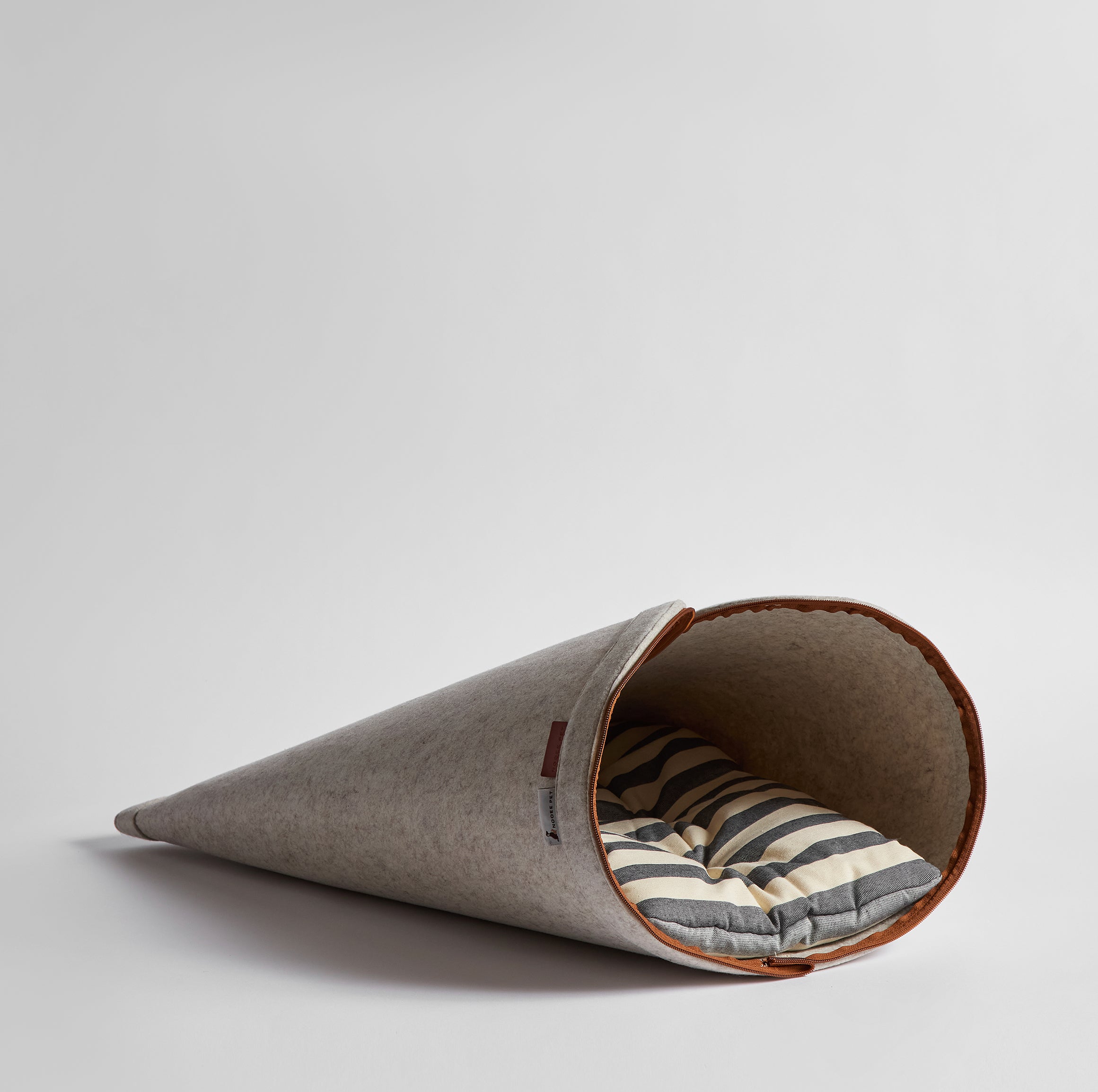 Nooee Pet Nabi Cave – Cream Convertible Pet Bed & Mat for Small Dogs & Cats, Zipper Design with Machine-Washable Cotton Cushion, Fits Pets Up to 5 lbs, 14”H x 20”L x 24”D