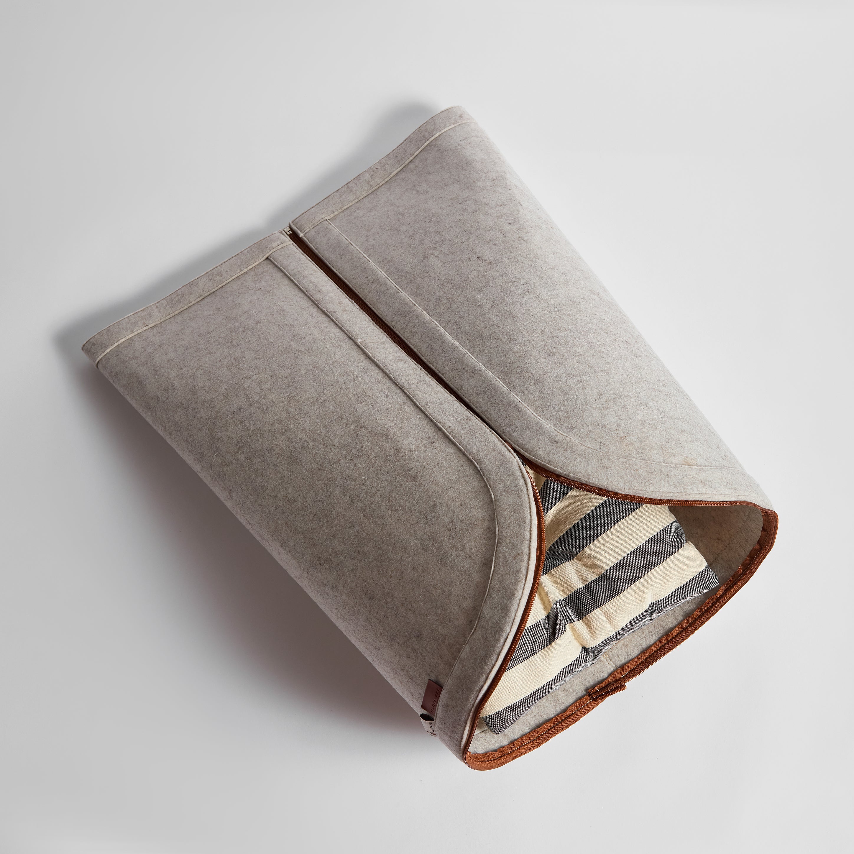 Nooee Pet Nabi Cave – Cream Convertible Pet Bed & Mat for Small Dogs & Cats, Zipper Design with Machine-Washable Cotton Cushion, Fits Pets Up to 5 lbs, 14”H x 20”L x 24”D