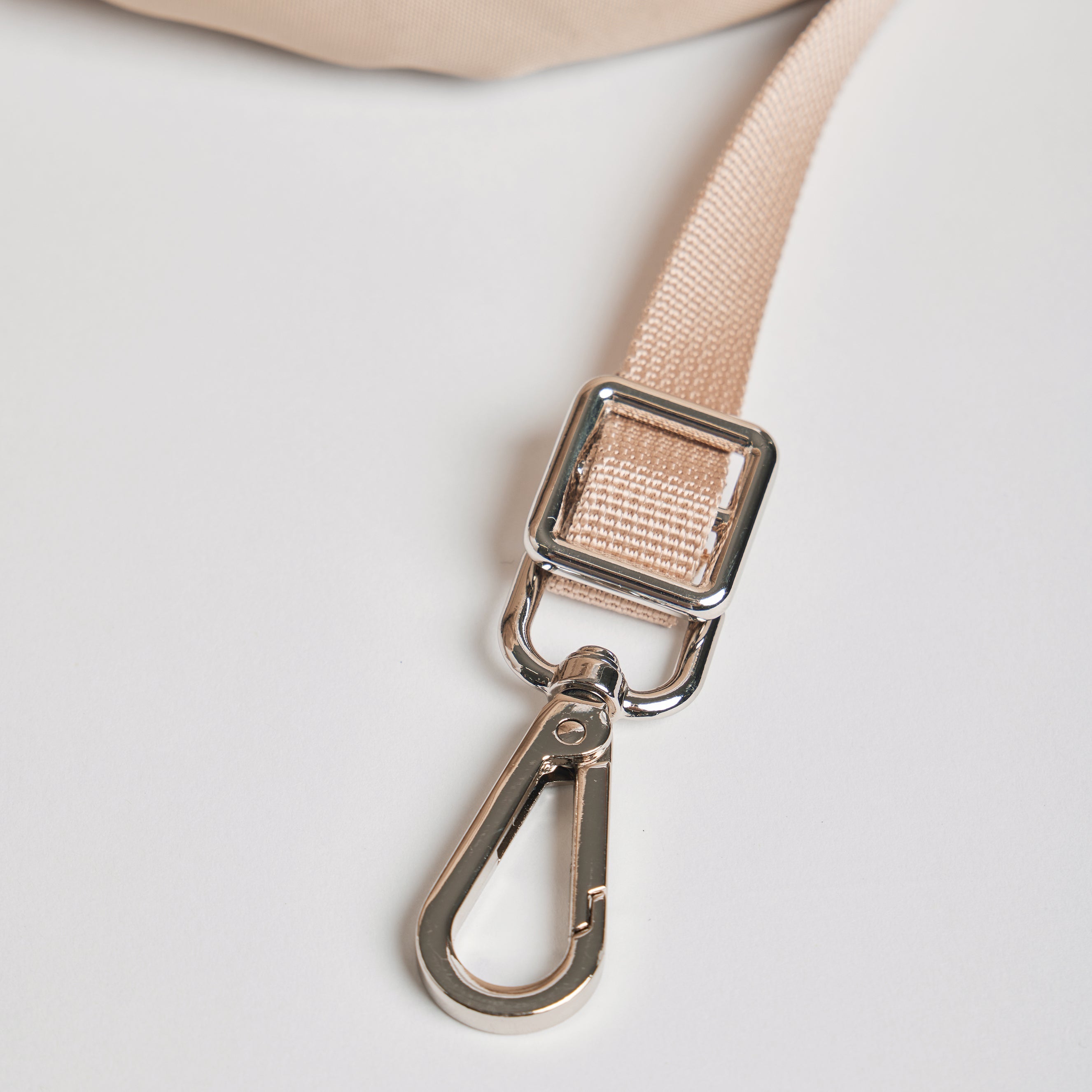 Nooee Pet Car Seat Lola – Cream Nylon Convertible Dog Car Booster Seat with Safety Tether, Dual-Sided Removable Cushion (Fleece & Waterproof), Fits Pets Up to 15 lbs, 15” x 16”