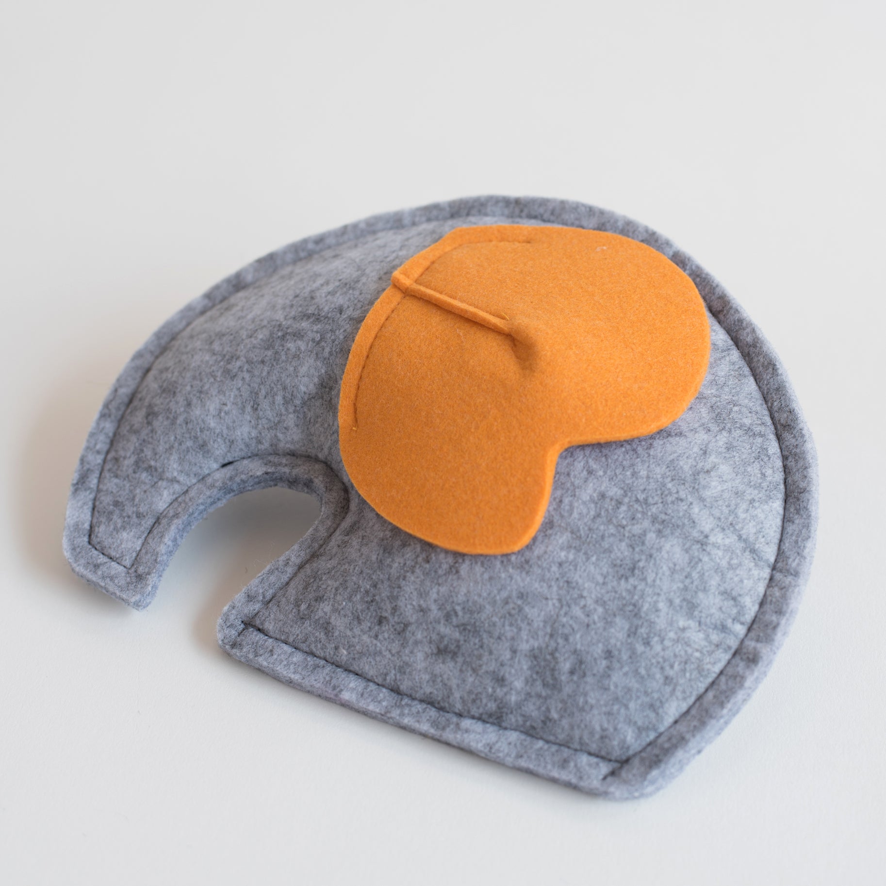 Nooee Pet Felt Animal Toy – Soft & Durable Indoor Play Toy for Dogs & Cats, Lightweight Polyester Felt, Multiple Shapes (Dog, Elephant, Fish, Bird), Sizes 7.5”–10”